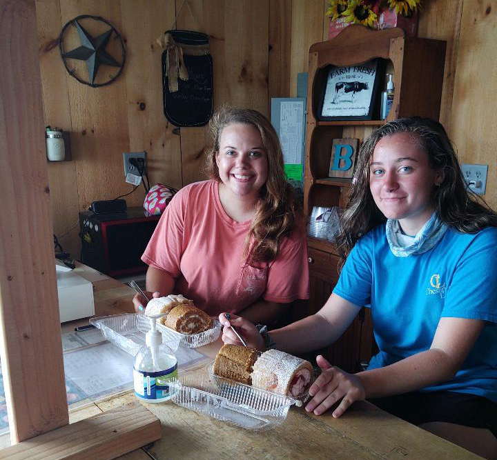 photo of Sara and Tara trying out the Deliciouse Cake Rolls